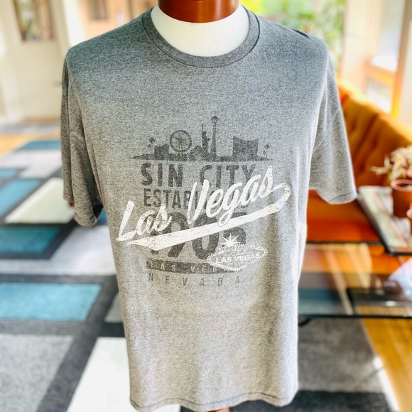 Mens XL Las Vegas Short Sleeve Shirt, Great Condition and soft, Vegas Lucky - Picture 8 of 8
